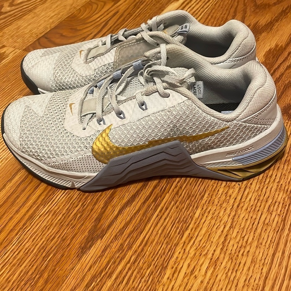 Women's | Nike Metcon 7 - PURE PLATINUM / METALLIC